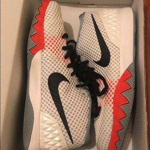 Kyrie 1